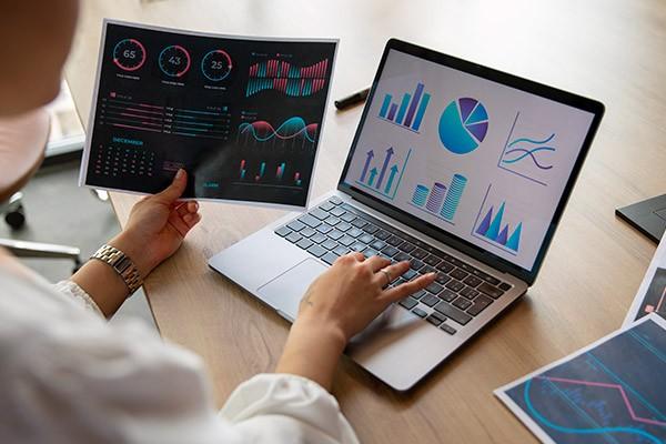 Dashboards e relatórios personalizados: o poder da informação ao seu alcance